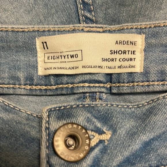 Eighty Two - medium wash blue jean shorts - lacy embroidery - size 11 - Picture 3 of 4